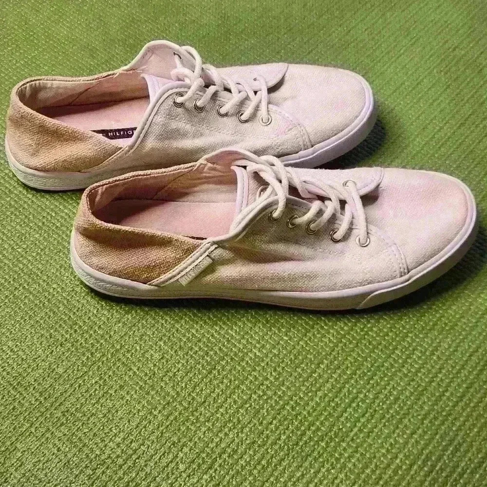 Tommy Hilfiger canvas, 2 tone, keds type women's tennis shoes size 7.5